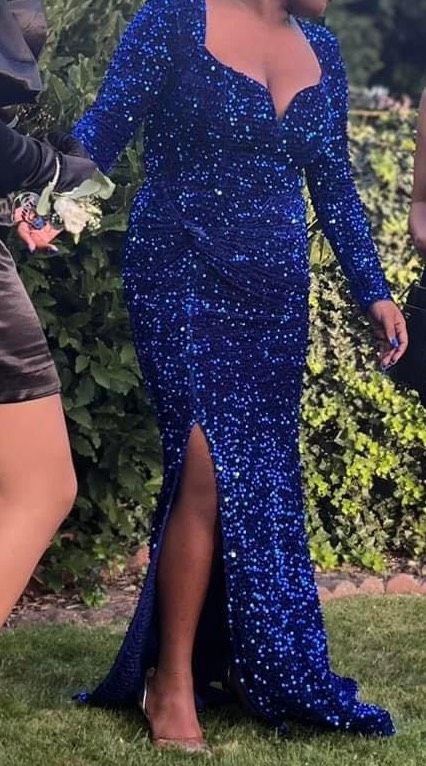 Size 8 Prom Long Sleeve Royal Blue Mermaid Dress on Queenly