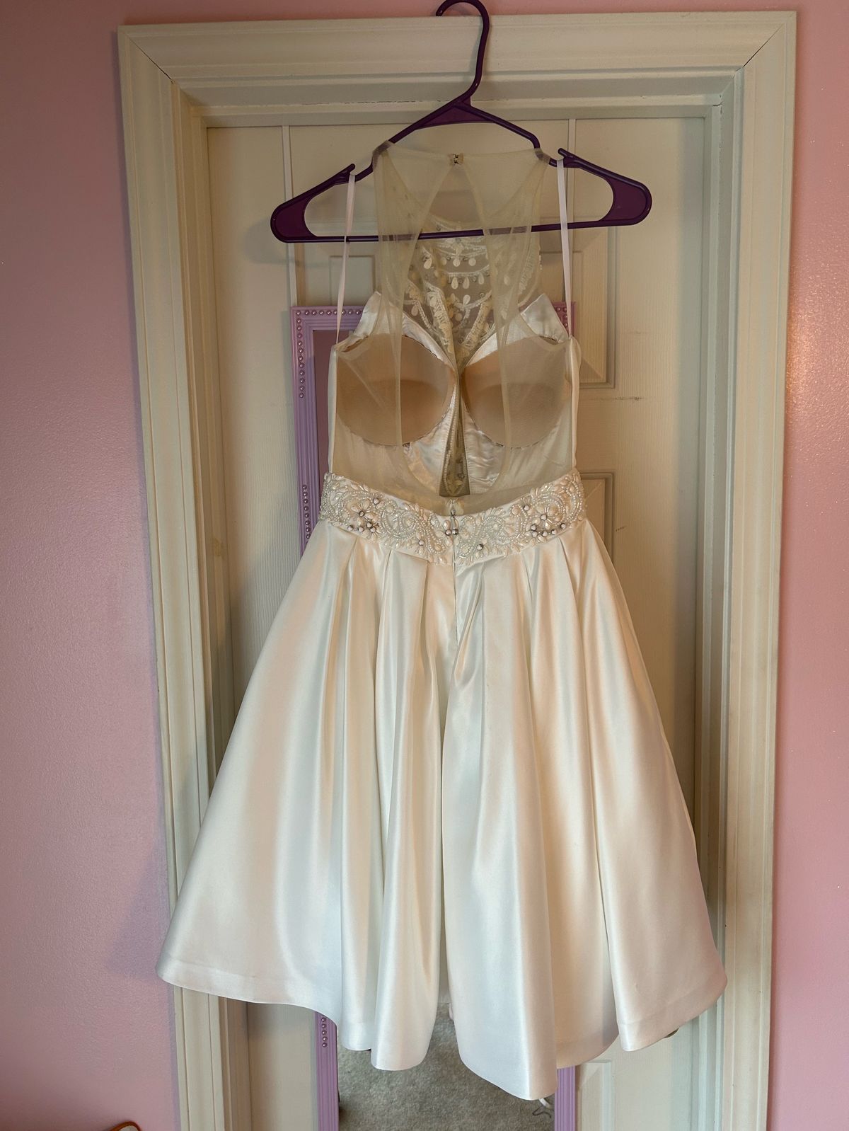 Size 6 Prom White Cocktail Dress on Queenly