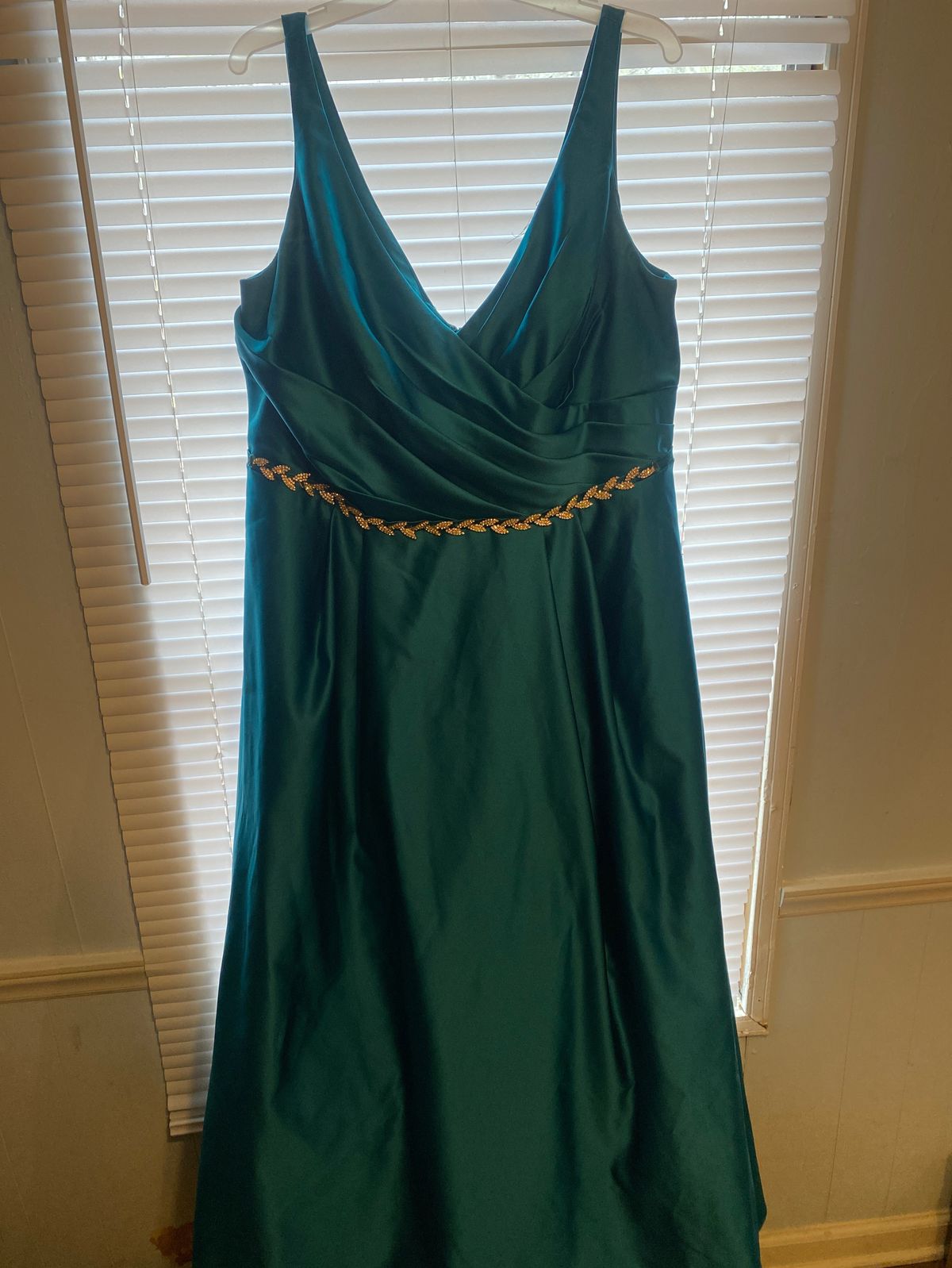 David's Bridal Plus Size 18 Prom Green Ball Gown on Queenly