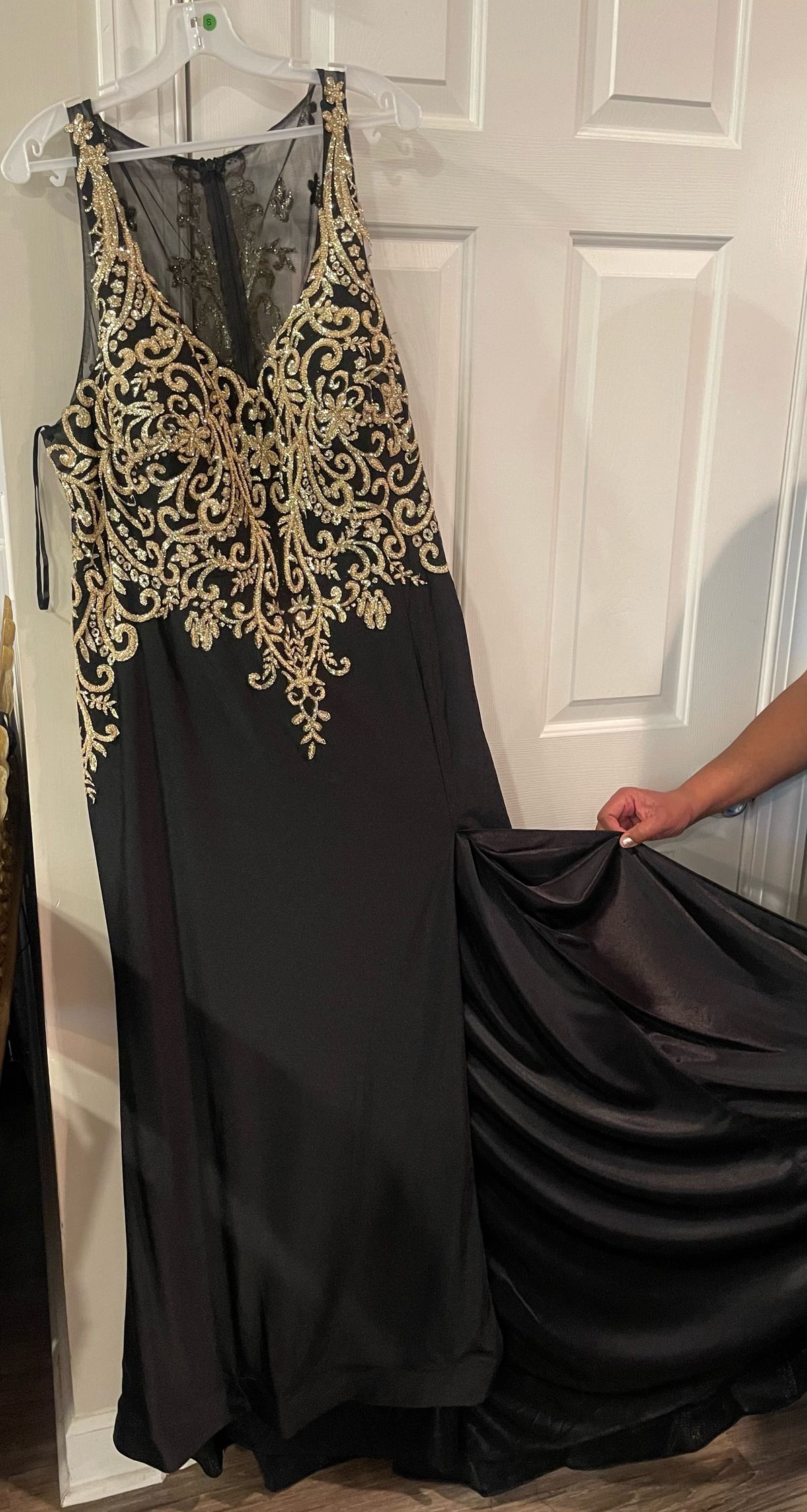 Plus Size 18 Prom Black Side Slit Dress on Queenly