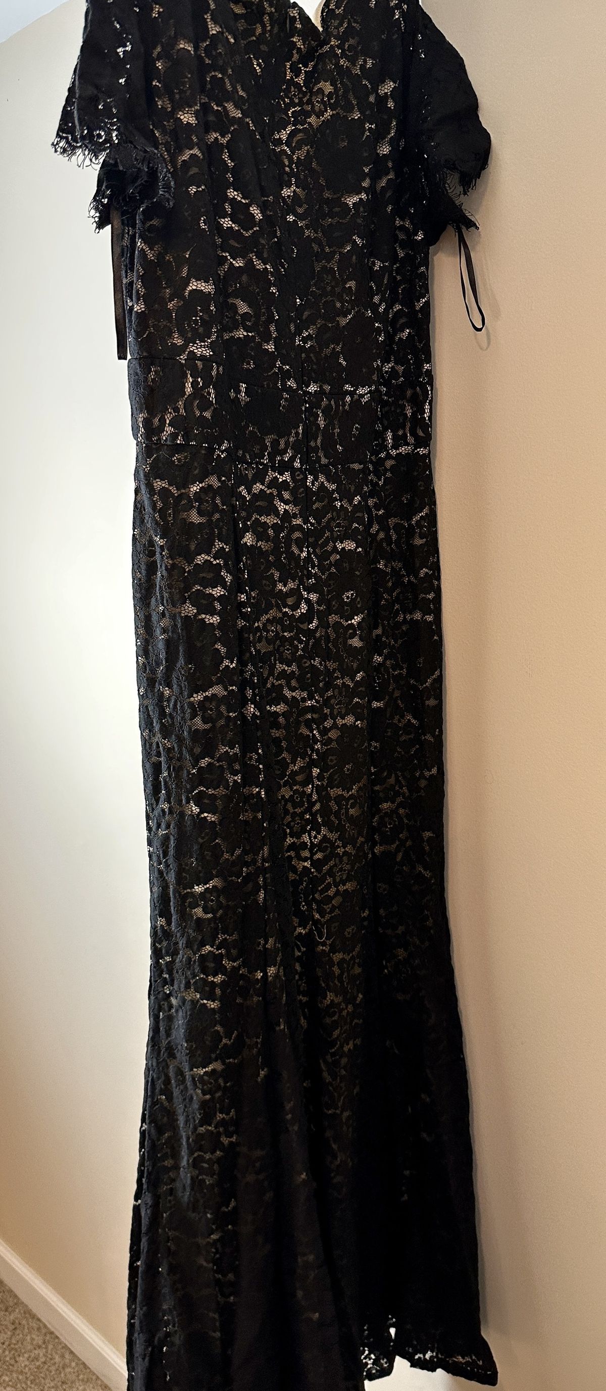 Plus Size 16 Lace Black Mermaid Dress on Queenly