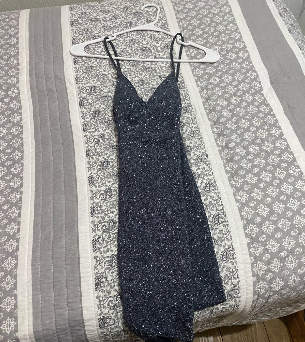 Size 2 Prom Silver Cocktail Dress on Queenly