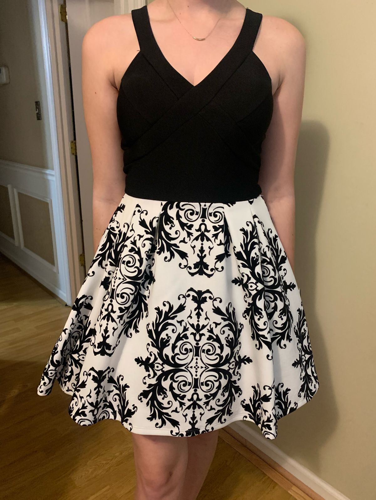 Size 4 Prom Black Cocktail Dress on Queenly