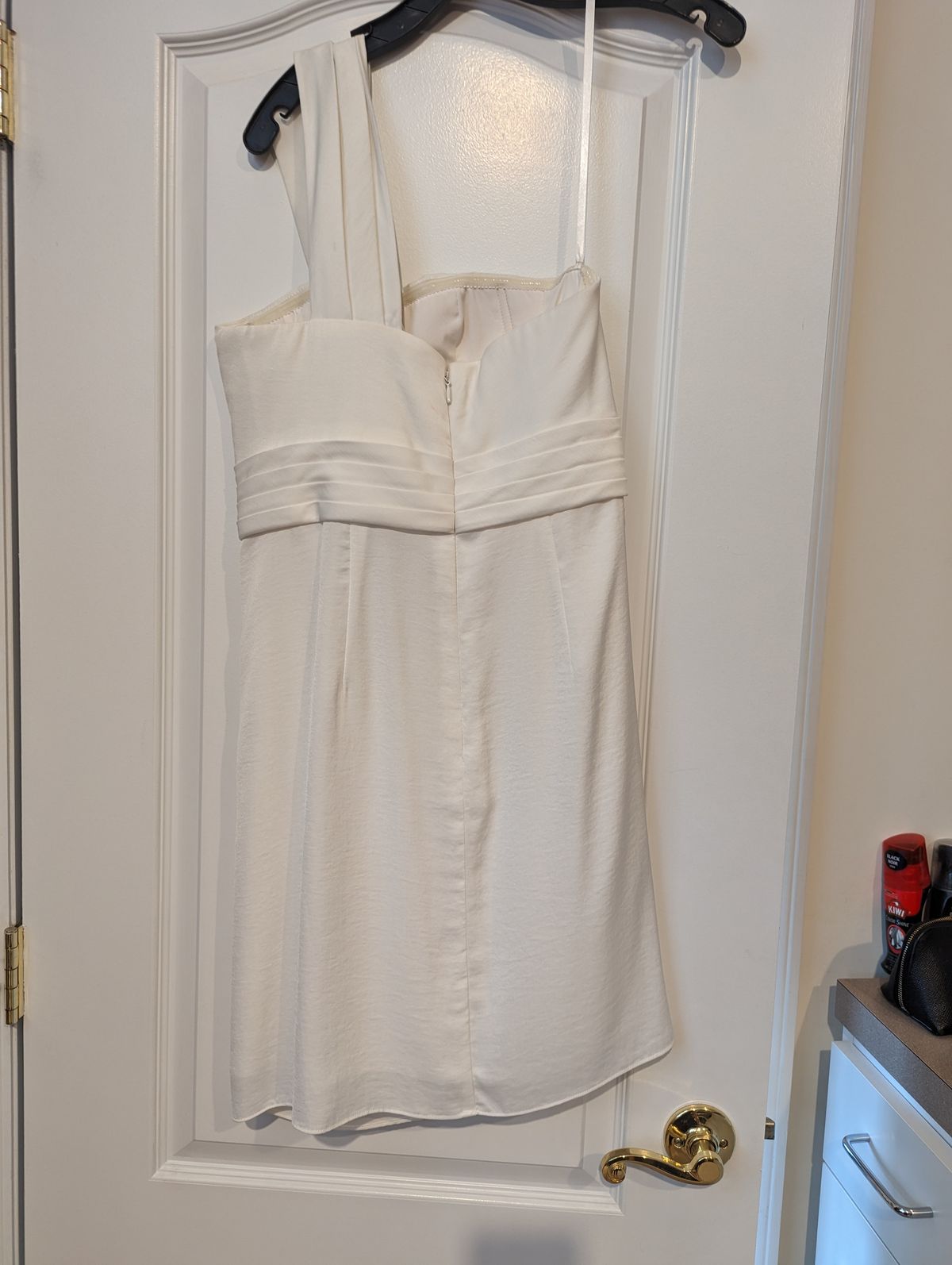 BCBG Max Azria Size 6 White Cocktail Dress on Queenly