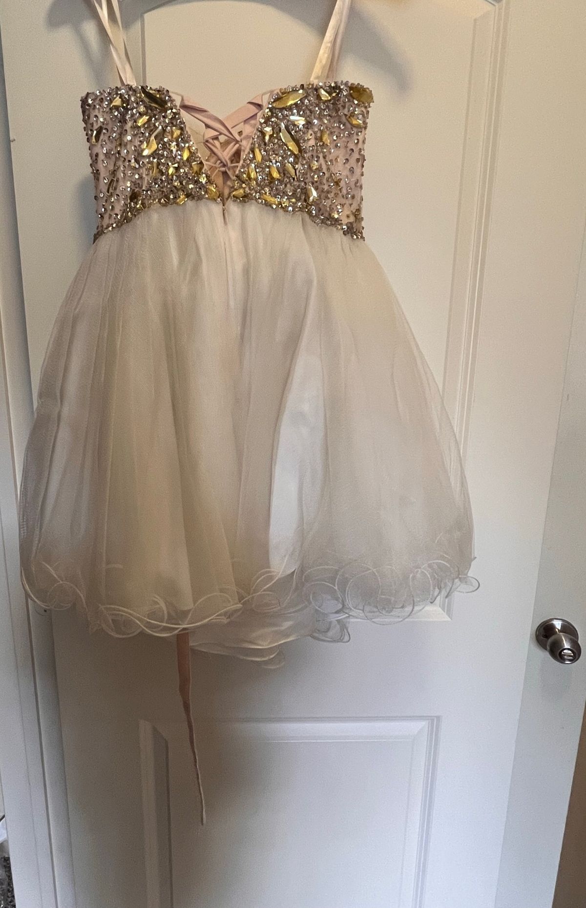 Size L Prom White Ball Gown on Queenly