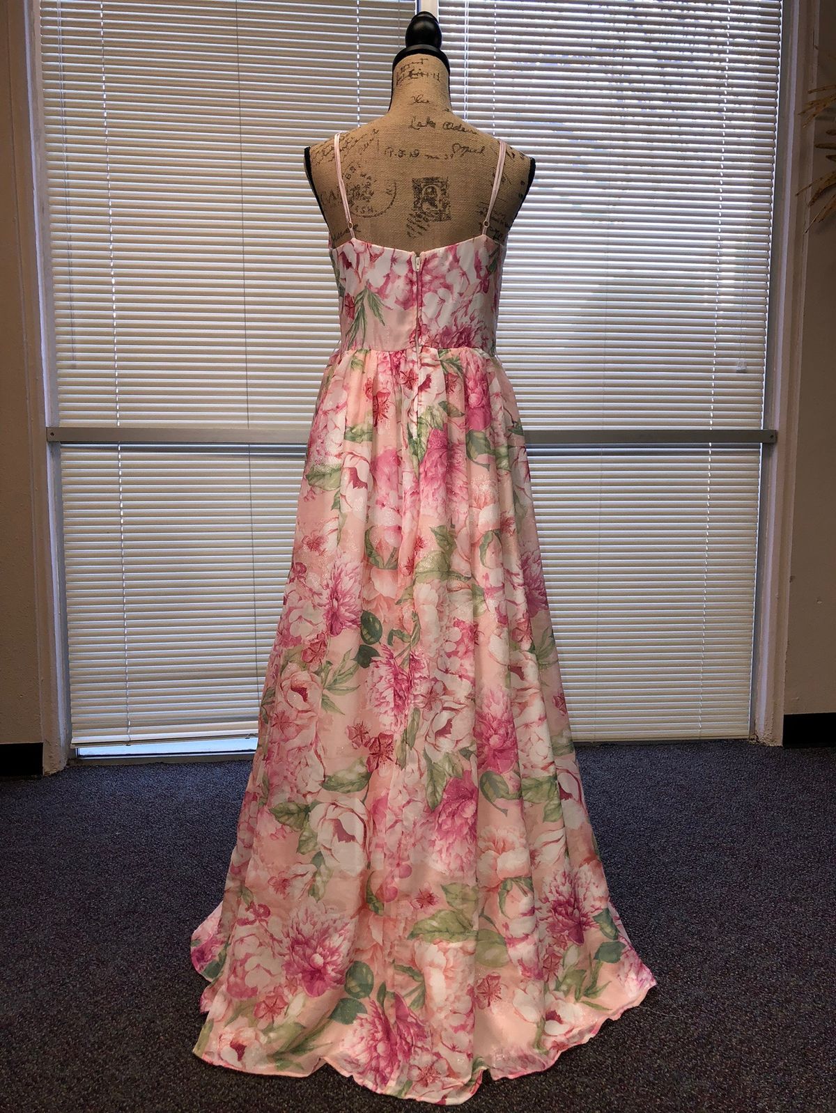 Size 8 Prom Floral Pink A-line Dress on Queenly