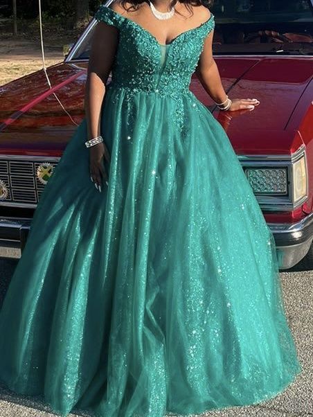 Size 12 Floral Green Ball Gown on Queenly