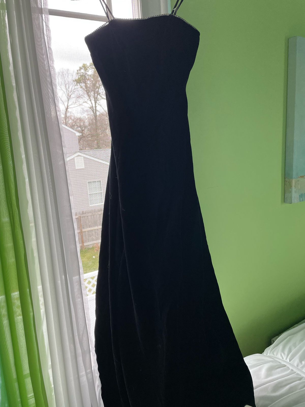 Size 6 Off The Shoulder Velvet Black Ball Gown on Queenly