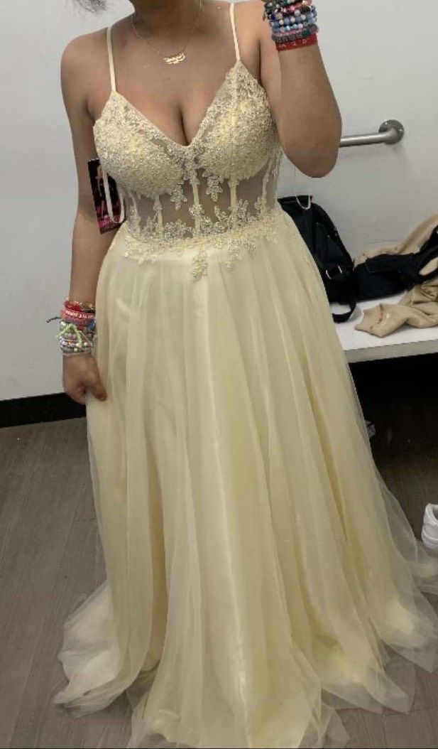 Size 8 Prom Yellow Dress With Train on Queenly