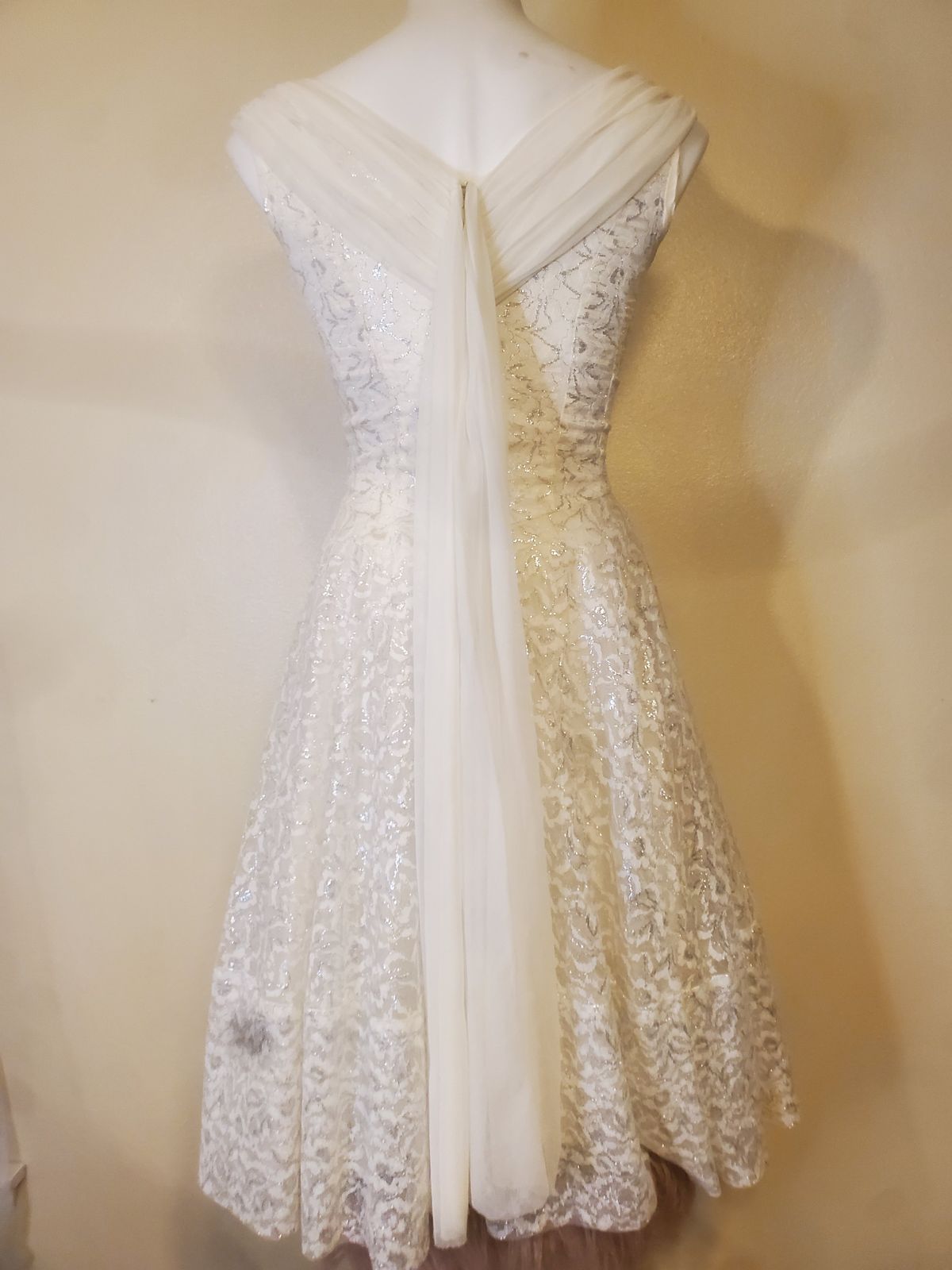 Vintage Dresss Size 0 Lace White Cocktail Dress on Queenly