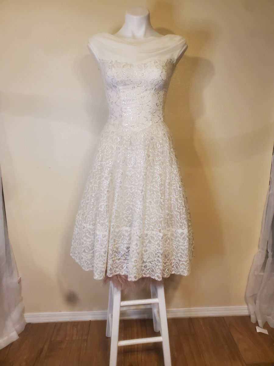 Vintage Dresss Size 0 Lace White Cocktail Dress on Queenly