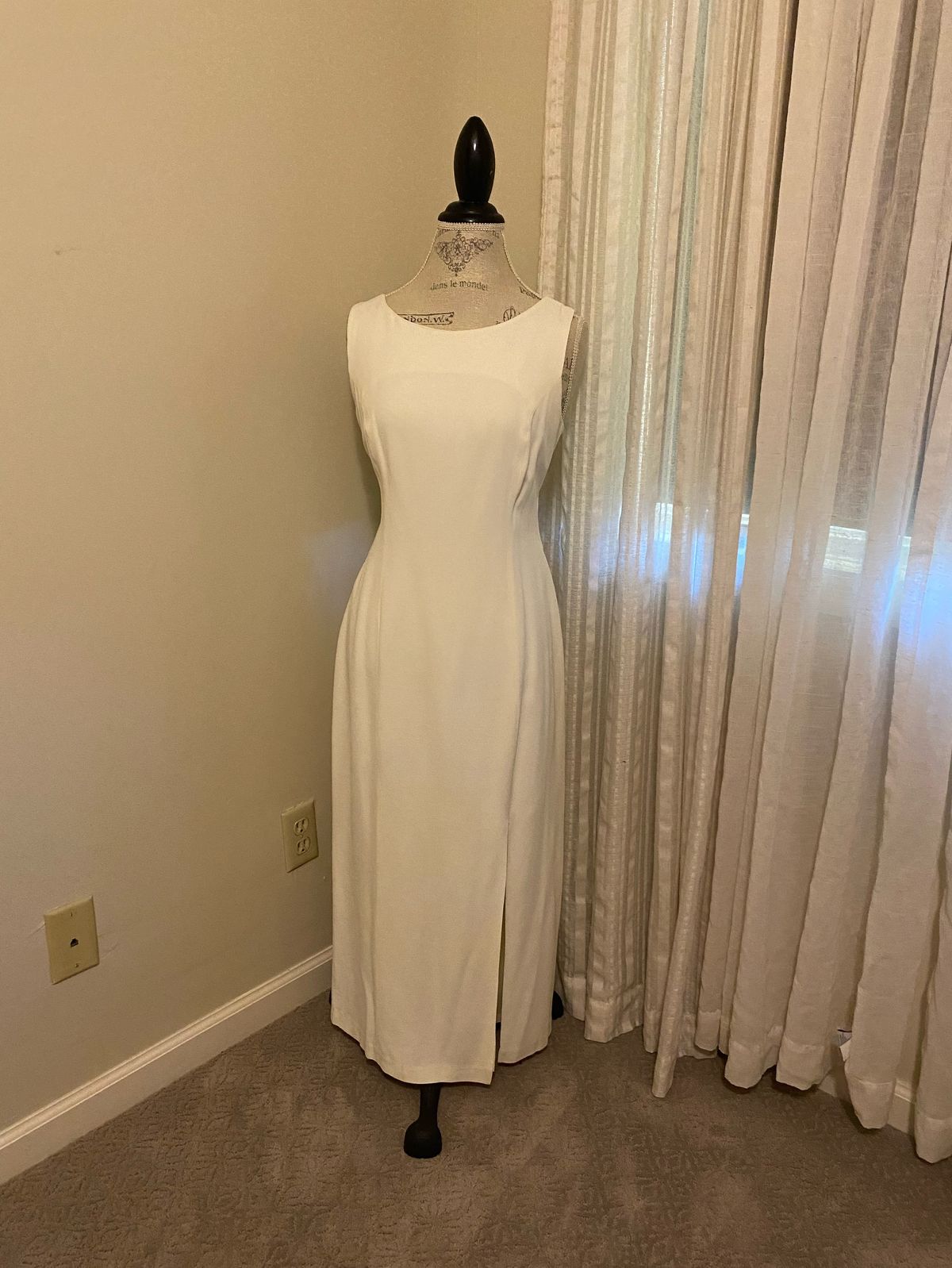 CDC Size 10 Prom White Floor Length Maxi on Queenly