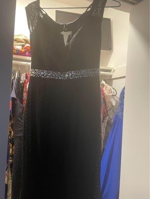 Size 12 Prom Off The Shoulder Black Mermaid Dress on Queenly
