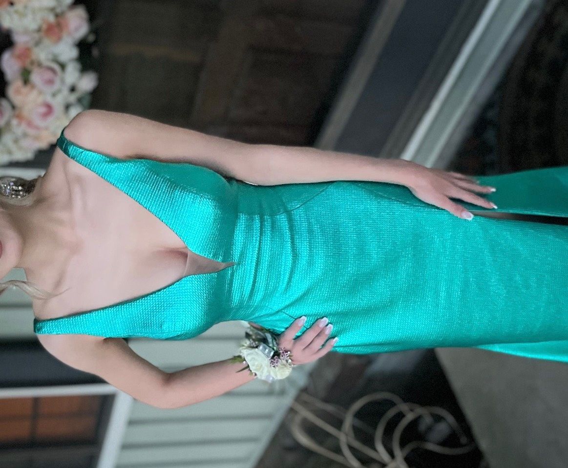 Jovani Size 00 Bridesmaid Plunge Emerald Green Dress With Train on Queenly