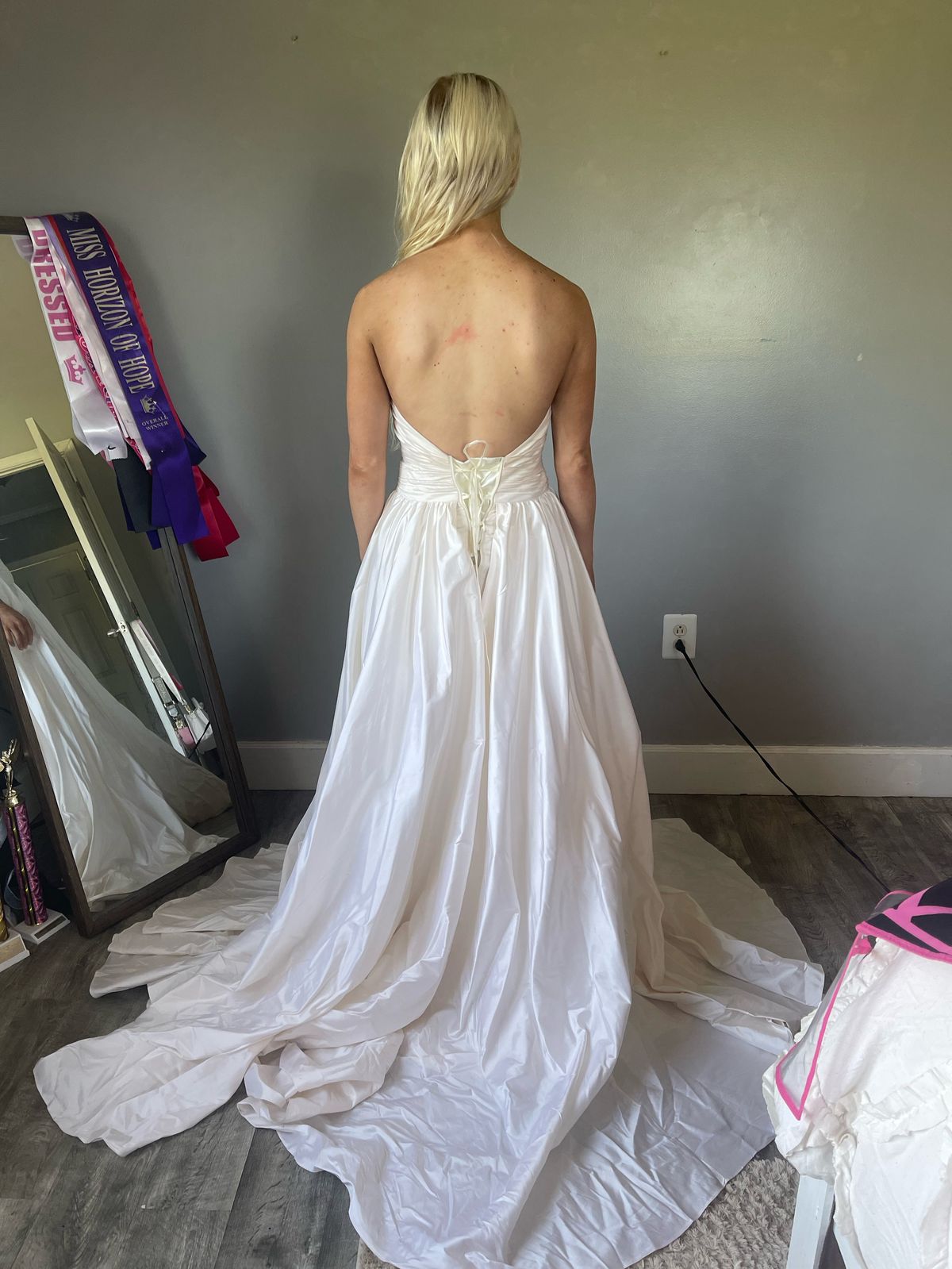 Jovani Size 00 Wedding Plunge White A-line Dress on Queenly