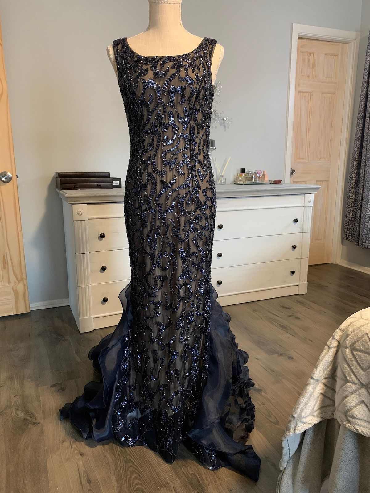 Size 8 Prom Sequined Navy Blue Dress With Train on Queenly