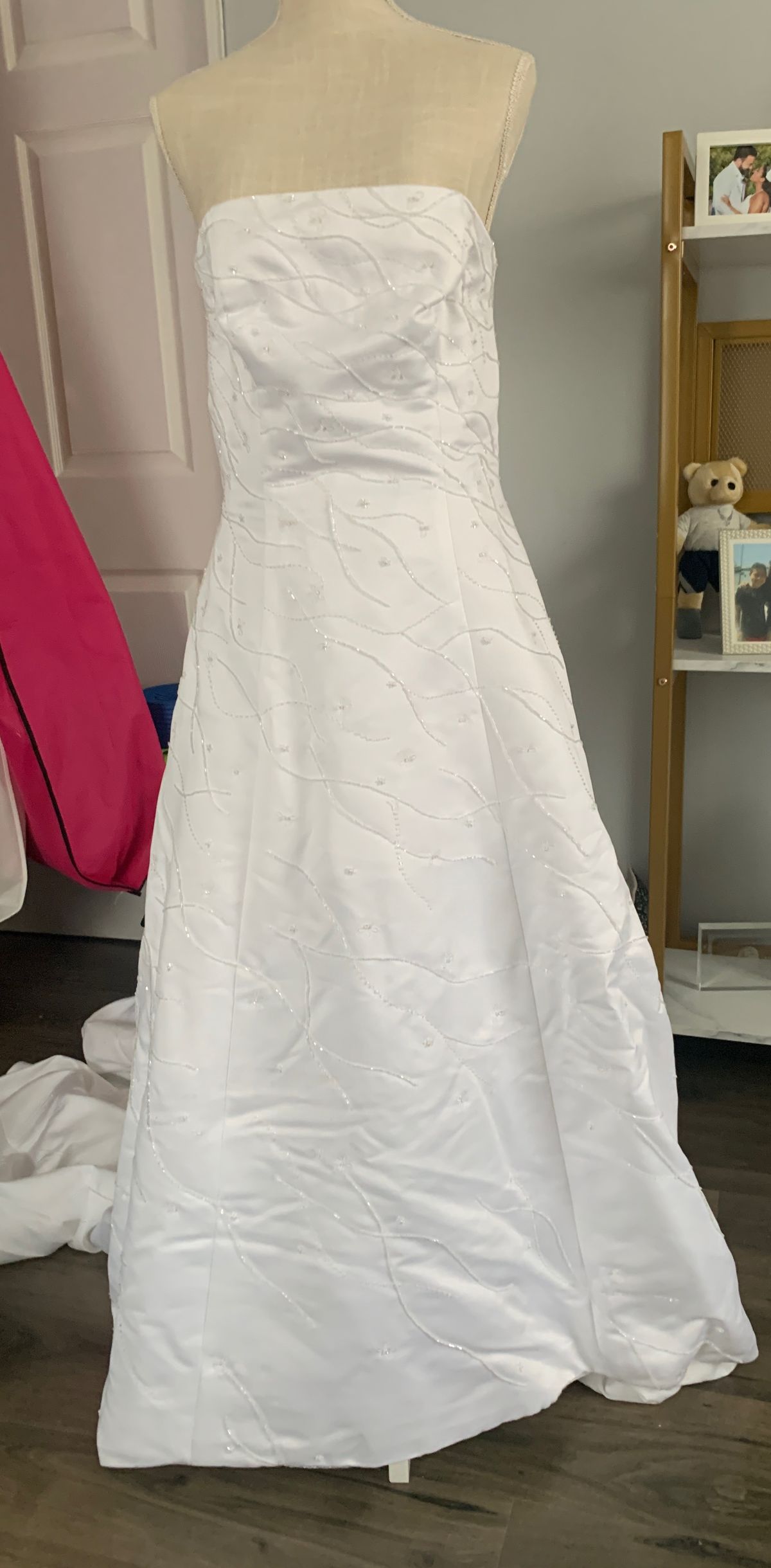 Size 4 Wedding White A-line Dress on Queenly