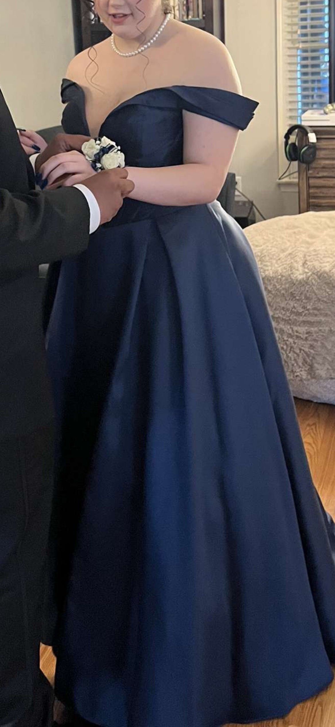 Size 14 Prom Blue Ball Gown on Queenly