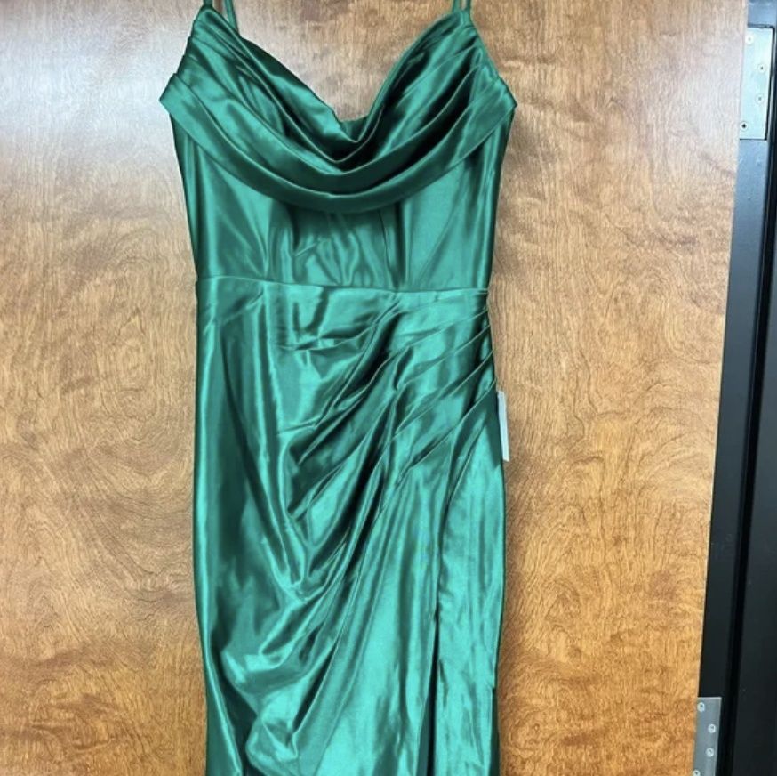 Size 4 Prom Satin Green Side Slit Dress on Queenly