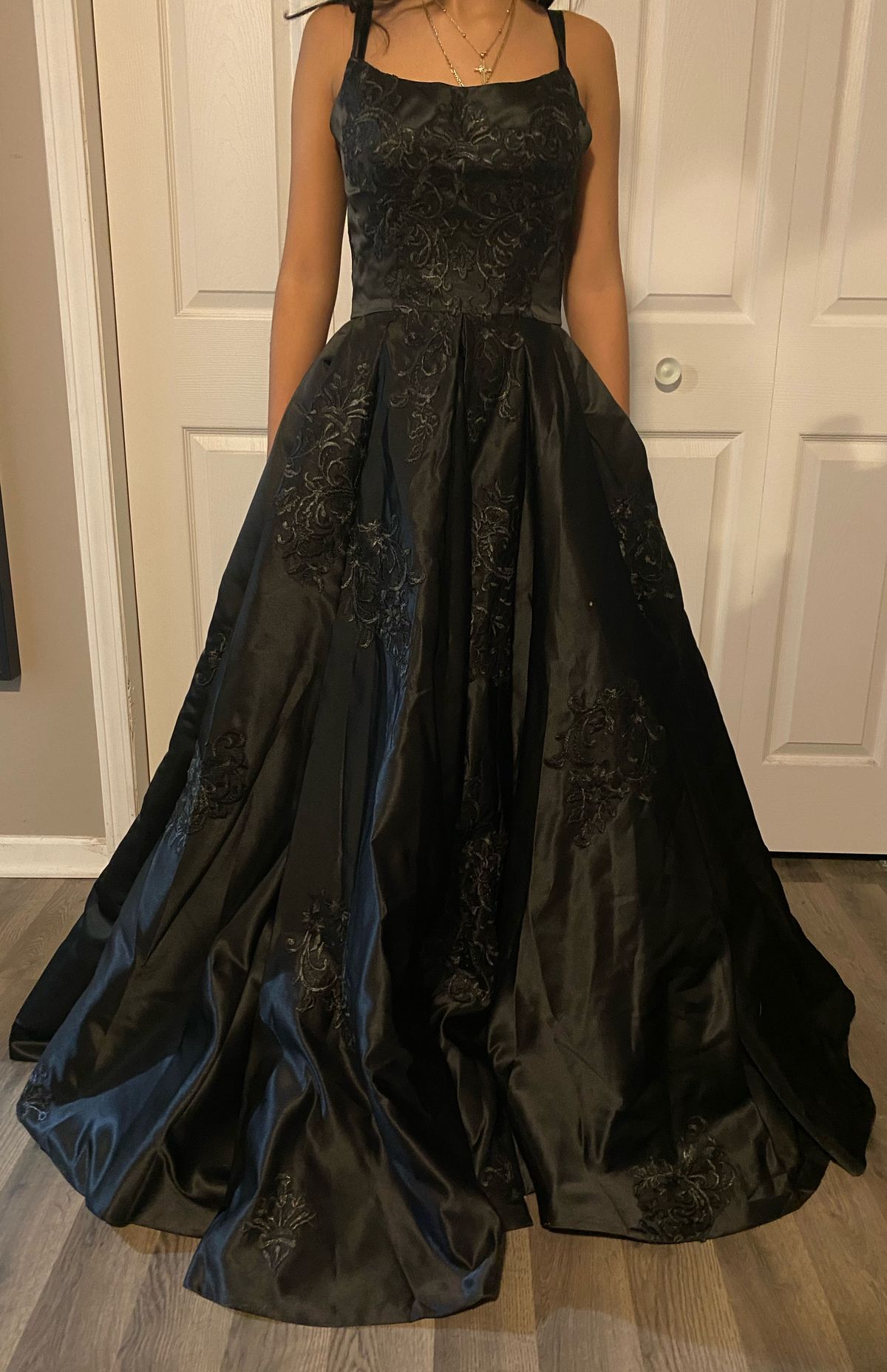 Size 2 Prom Plunge Black Ball Gown on Queenly
