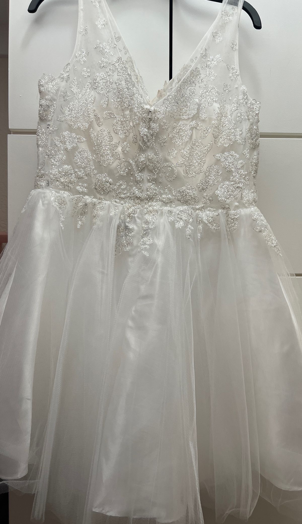 Size 14 Prom Plunge White A-line Dress on Queenly