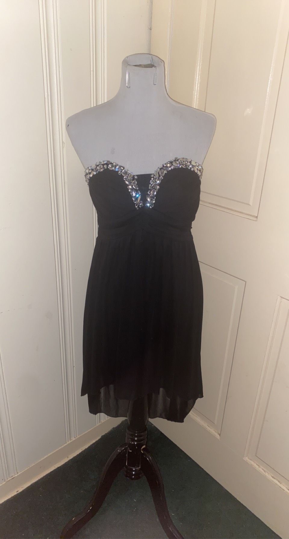 City Triangles Size 10 Prom Black A-line Dress on Queenly