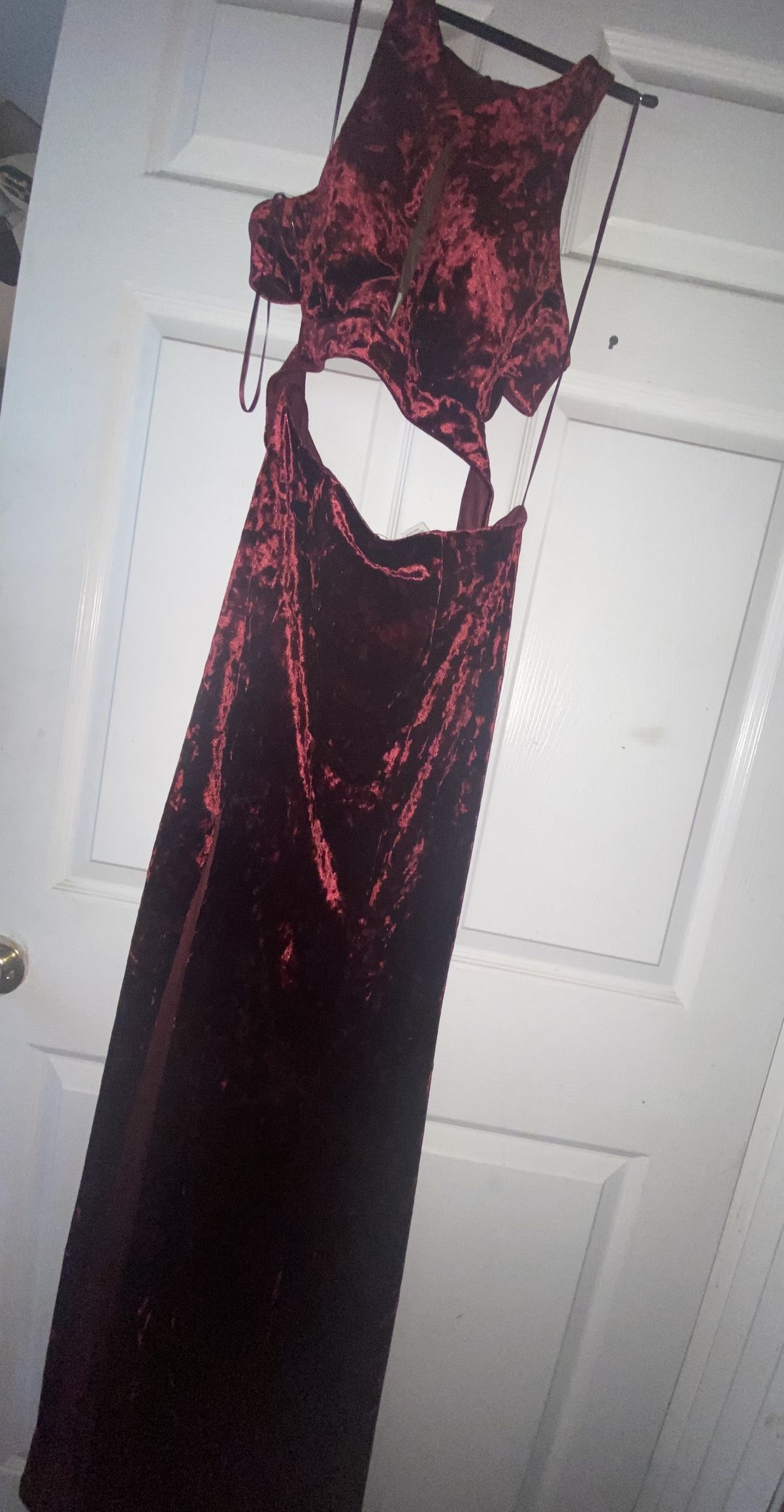 Style 103544 La Femme Size 8 Prom Velvet Burgundy Red Side Slit Dress on Queenly