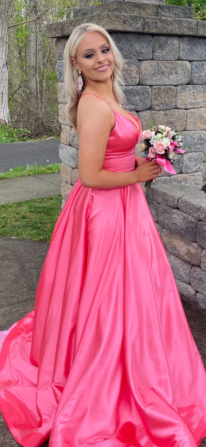 Sherri Hill Size 0 Prom Pink Ball Gown on Queenly