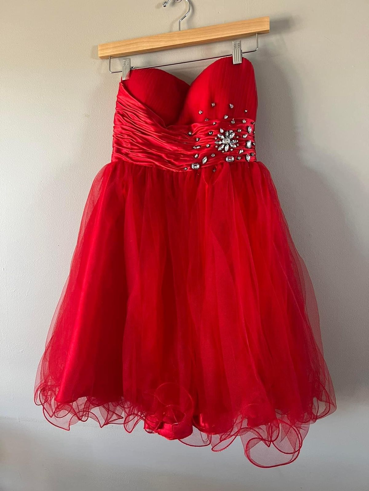 Girls Size 14 Prom Red Cocktail Dress on Queenly