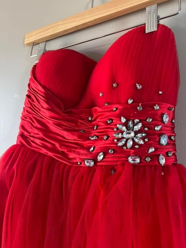 Girls Size 14 Prom Red Cocktail Dress on Queenly