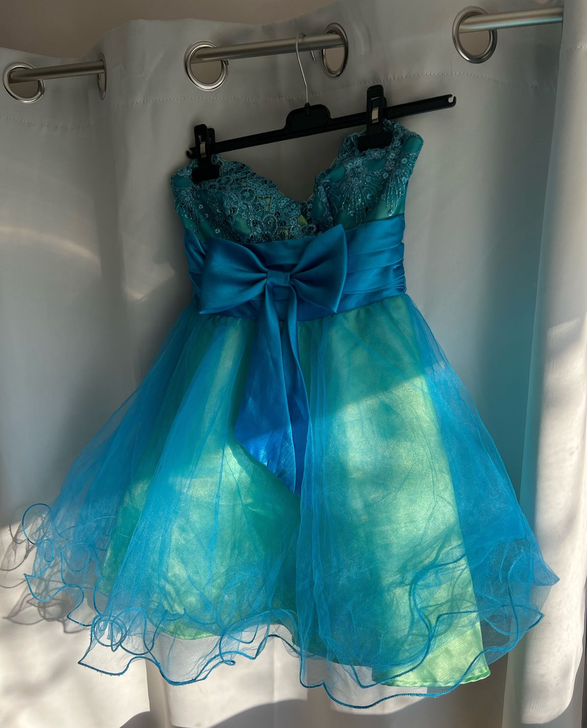 Size 4 Prom Blue Cocktail Dress on Queenly