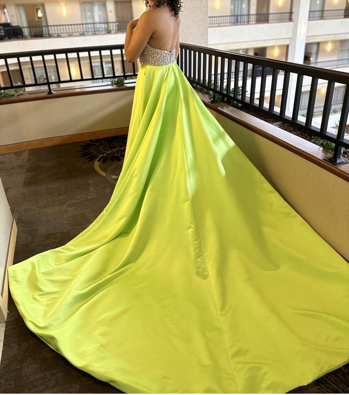 Ashley Lauren Size 8 Prom Green Dress With Train on Queenly