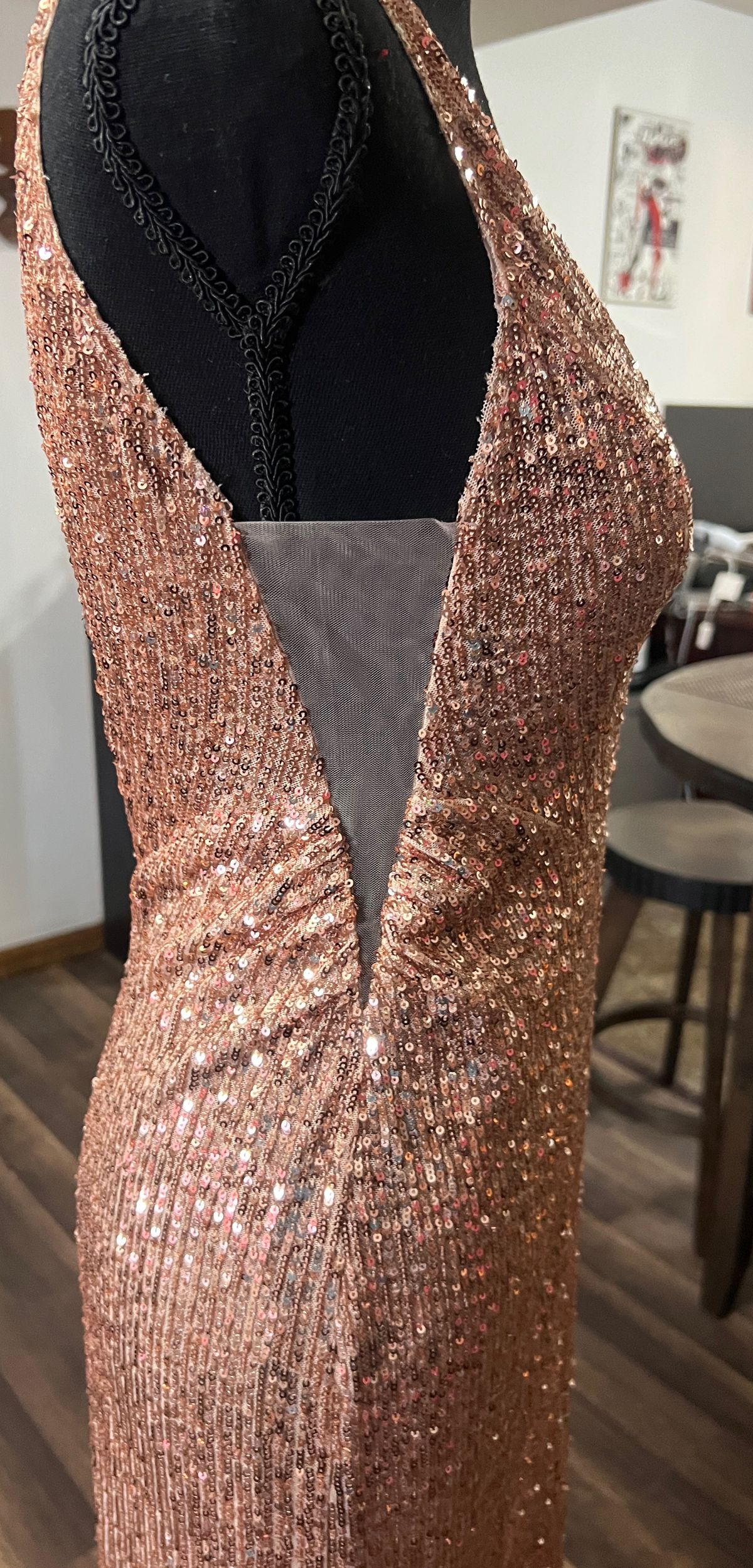Size 6 Sequined Gold Cocktail Dress on Queenly