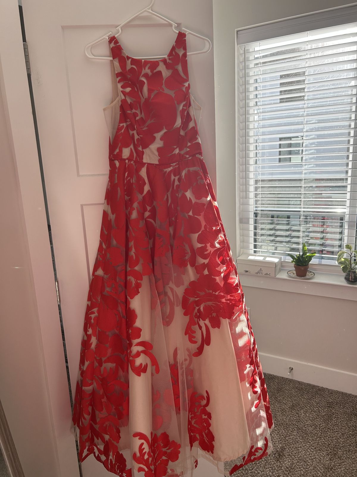 Style N/A jodi kristopher Size 4 Floral Red Ball Gown on Queenly