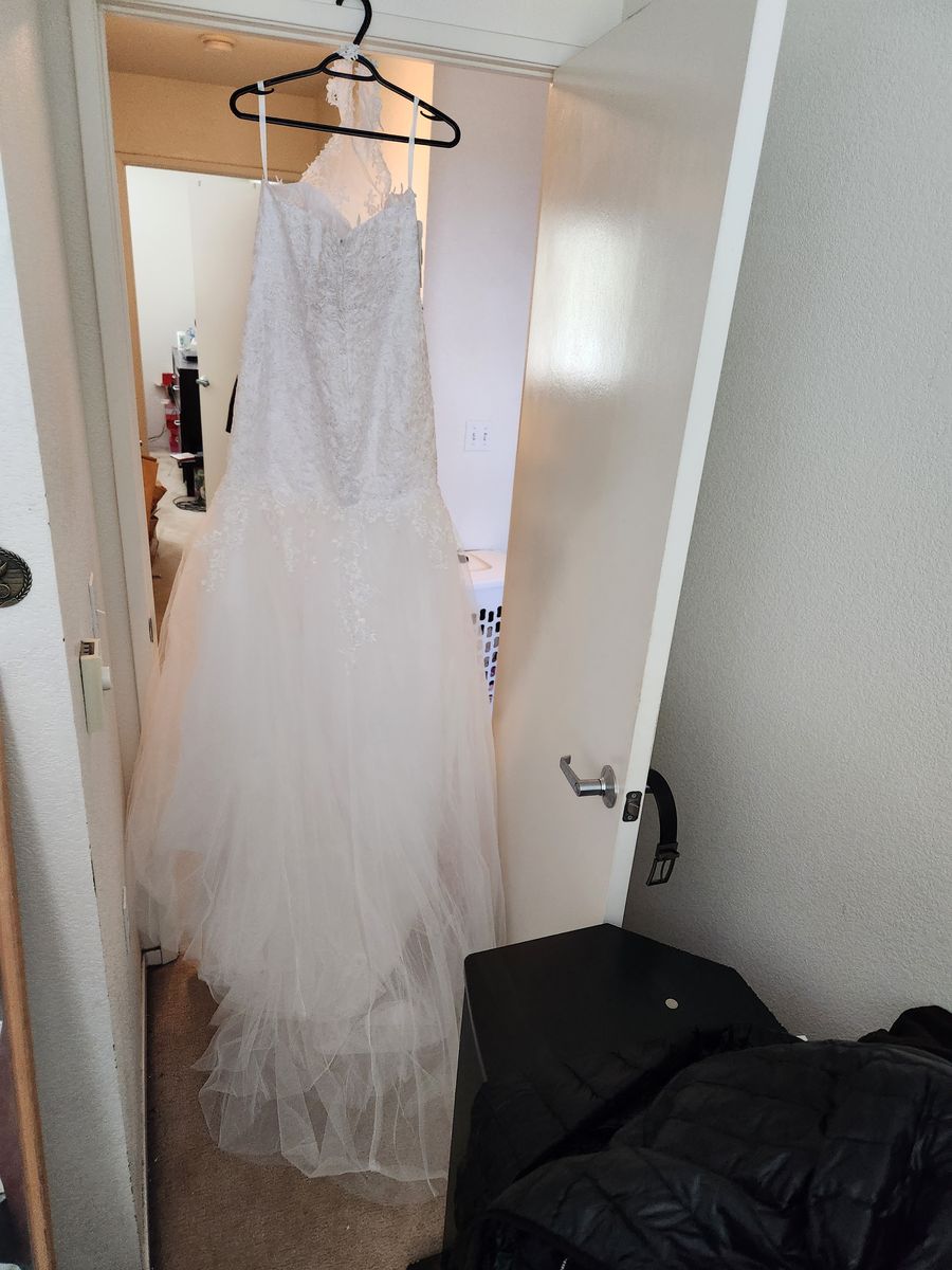 Size 14 Halter White Mermaid Dress on Queenly