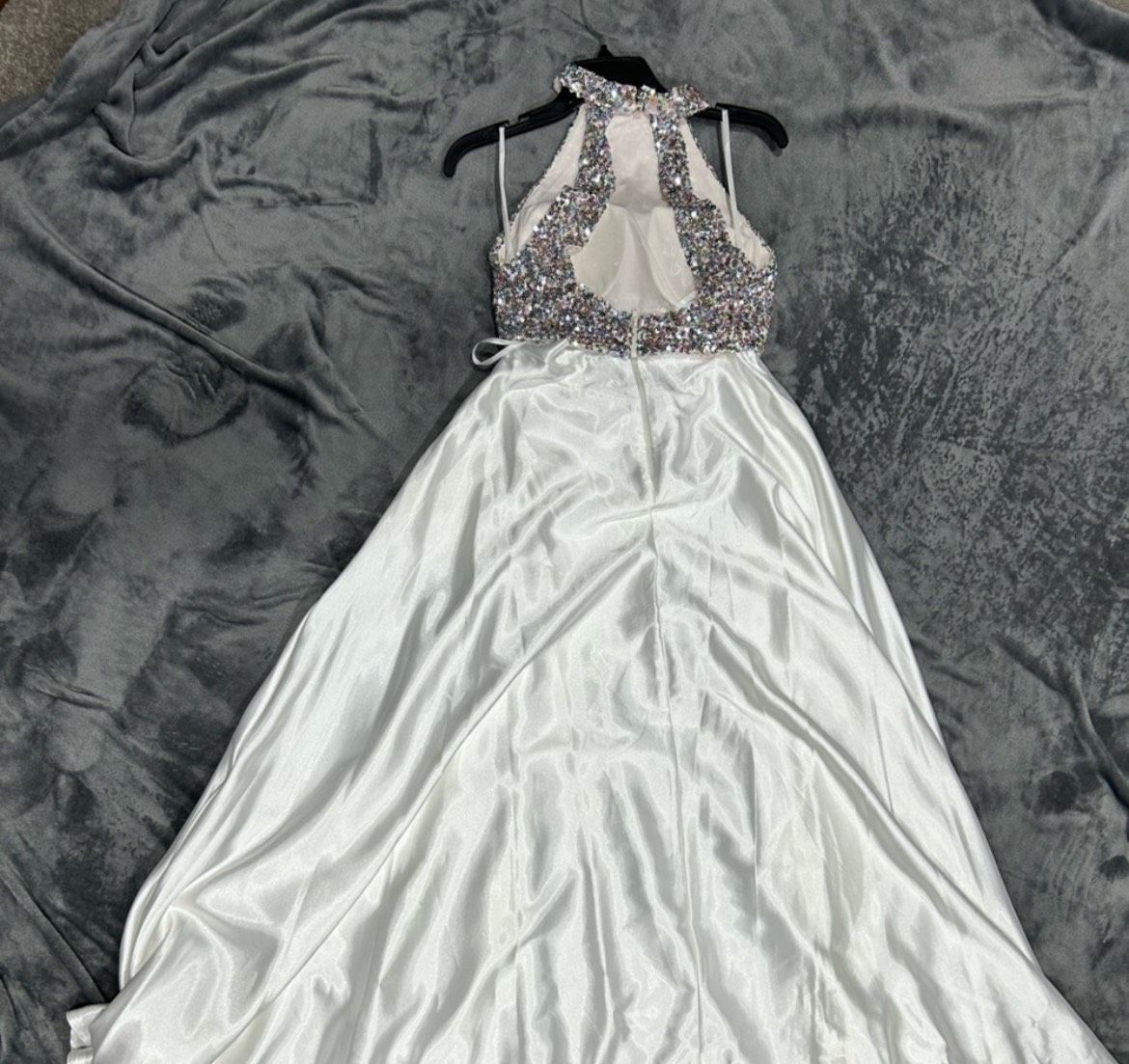 Size M Prom White Mermaid Dress on Queenly