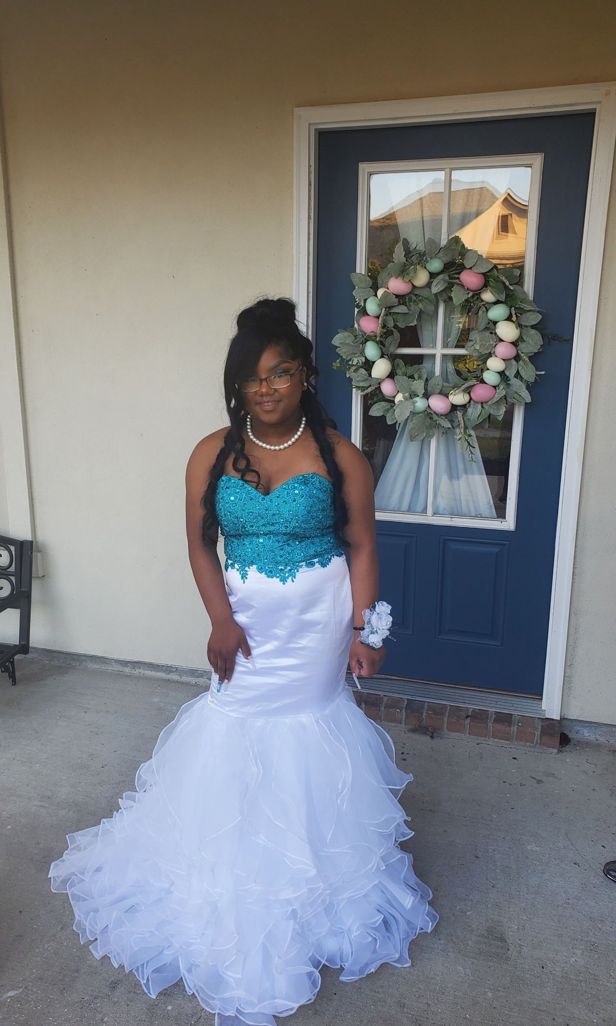 Size 10 Prom White Mermaid Dress on Queenly