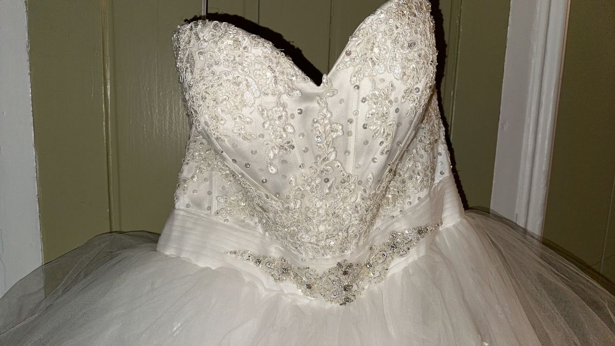 Size 14 Wedding White Ball Gown on Queenly