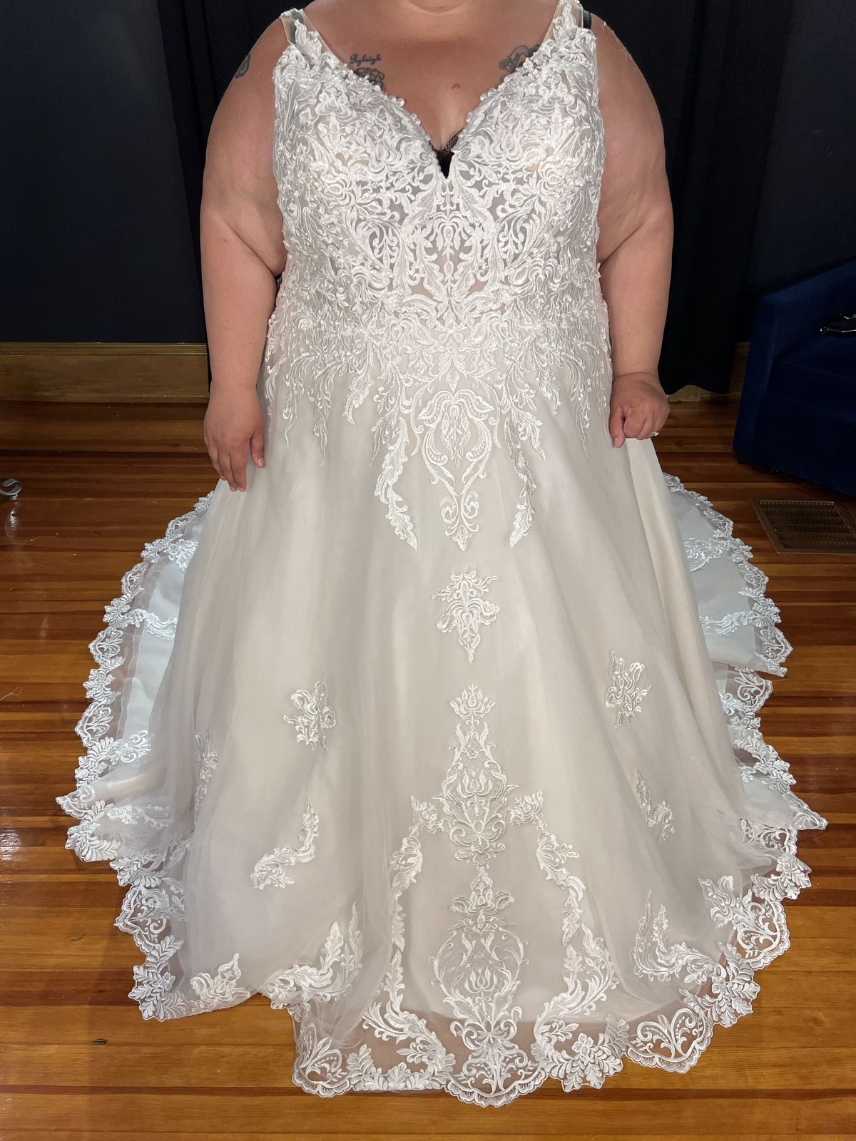 Plus Size 28 White Ball Gown on Queenly