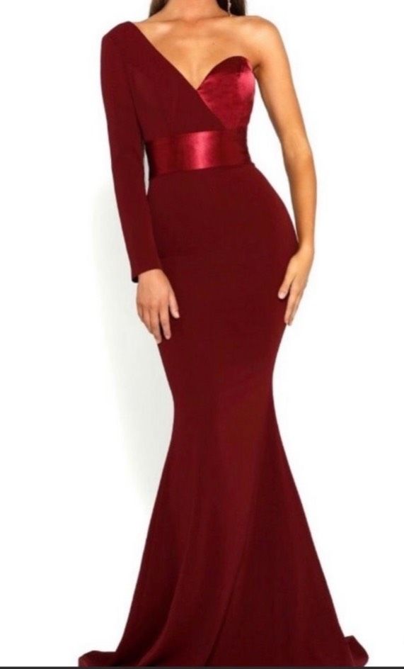 Portia and Scarlett Size 2 Red Floor Length Maxi on Queenly