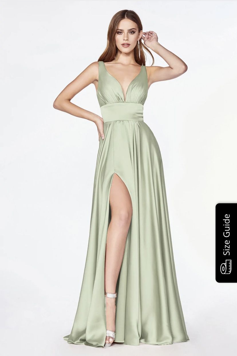 Size 12 Bridesmaid Green A-line Dress on Queenly