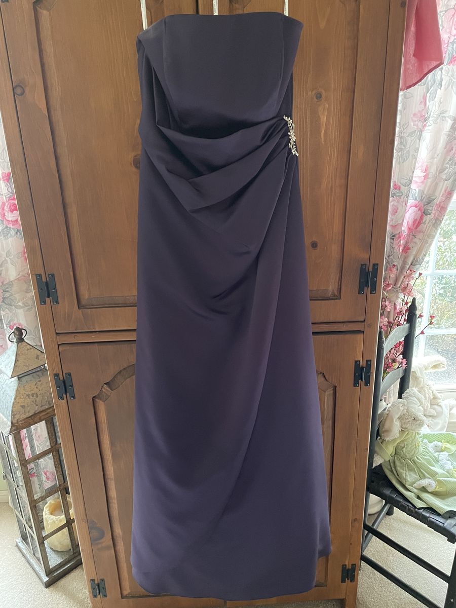 David's Bridal Size 10 Bridesmaid Purple Ball Gown on Queenly