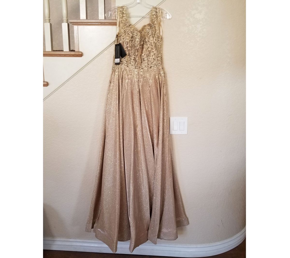 Style Gold Sweetheart Neckline Beaded Floral Filigree Ball Gown Bicici & Coty Size 8 Off The Shoulder Floral Gold Ball Gown on Queenly