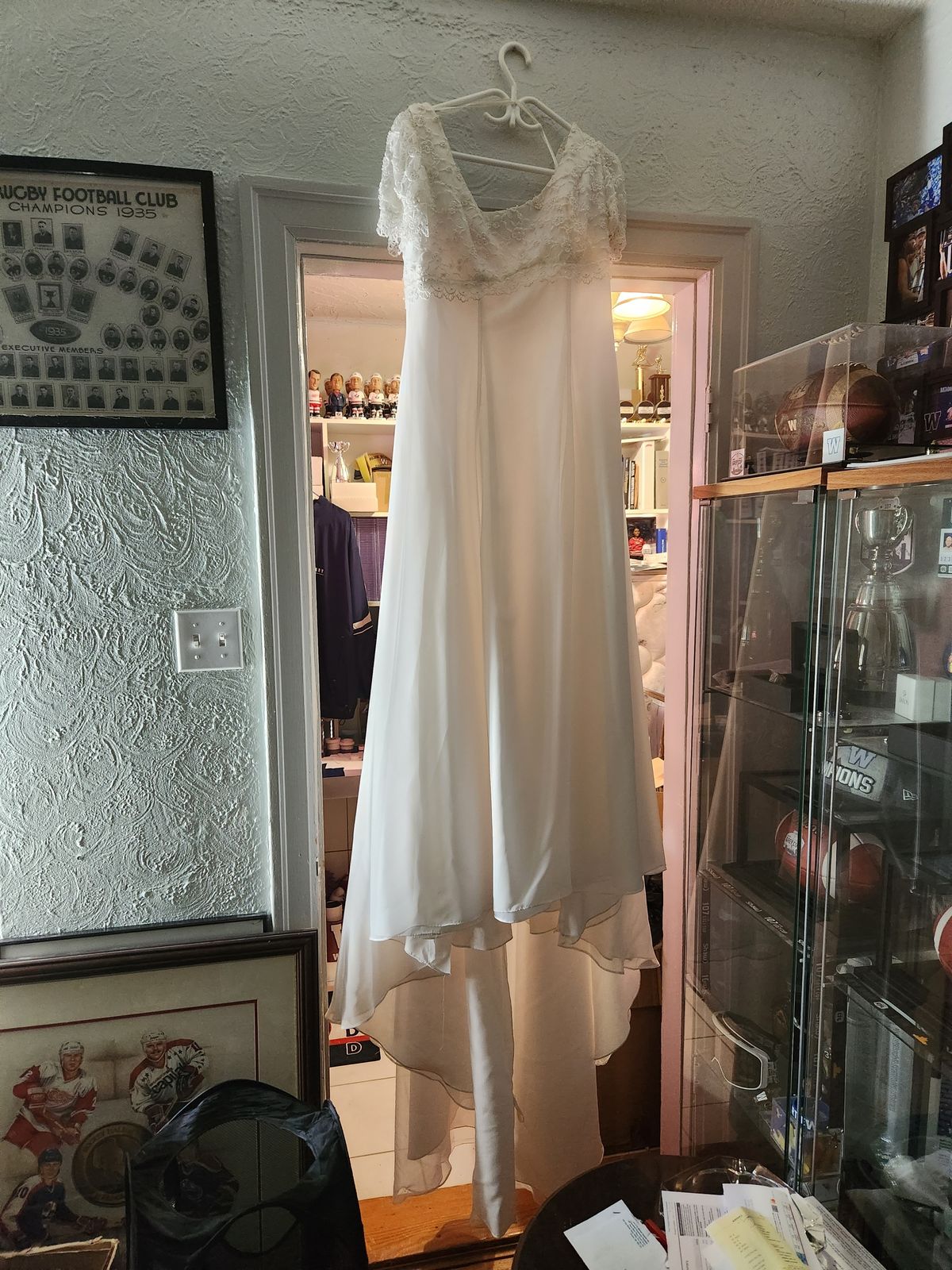 Plus Size 16 White Dress With Train on Queenly