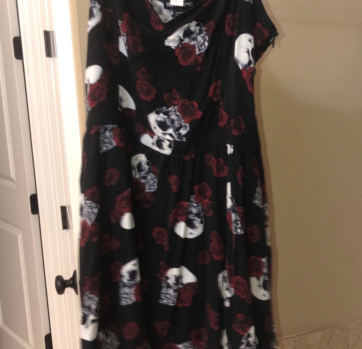 Hot topic Size M Prom Black A-line Dress on Queenly