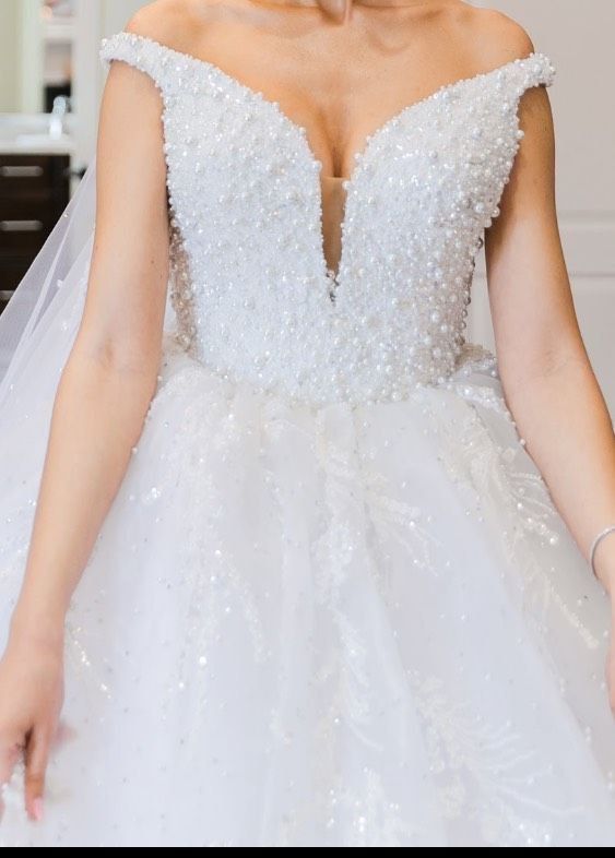 Size 2 Wedding Off The Shoulder Sequined White Ball Gown on Queenly