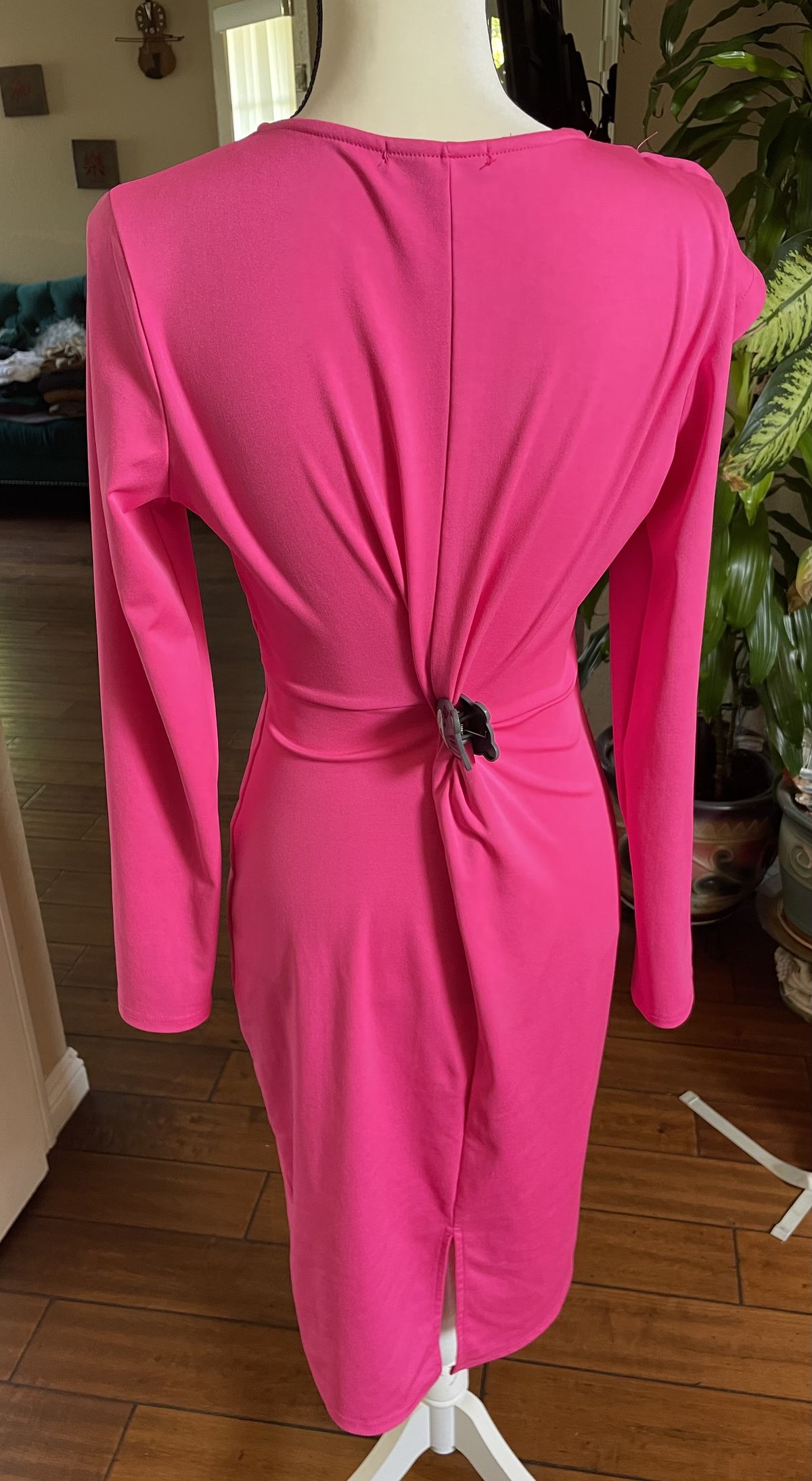 Size 8 Wedding Guest Hot Pink Mermaid Dress on Queenly