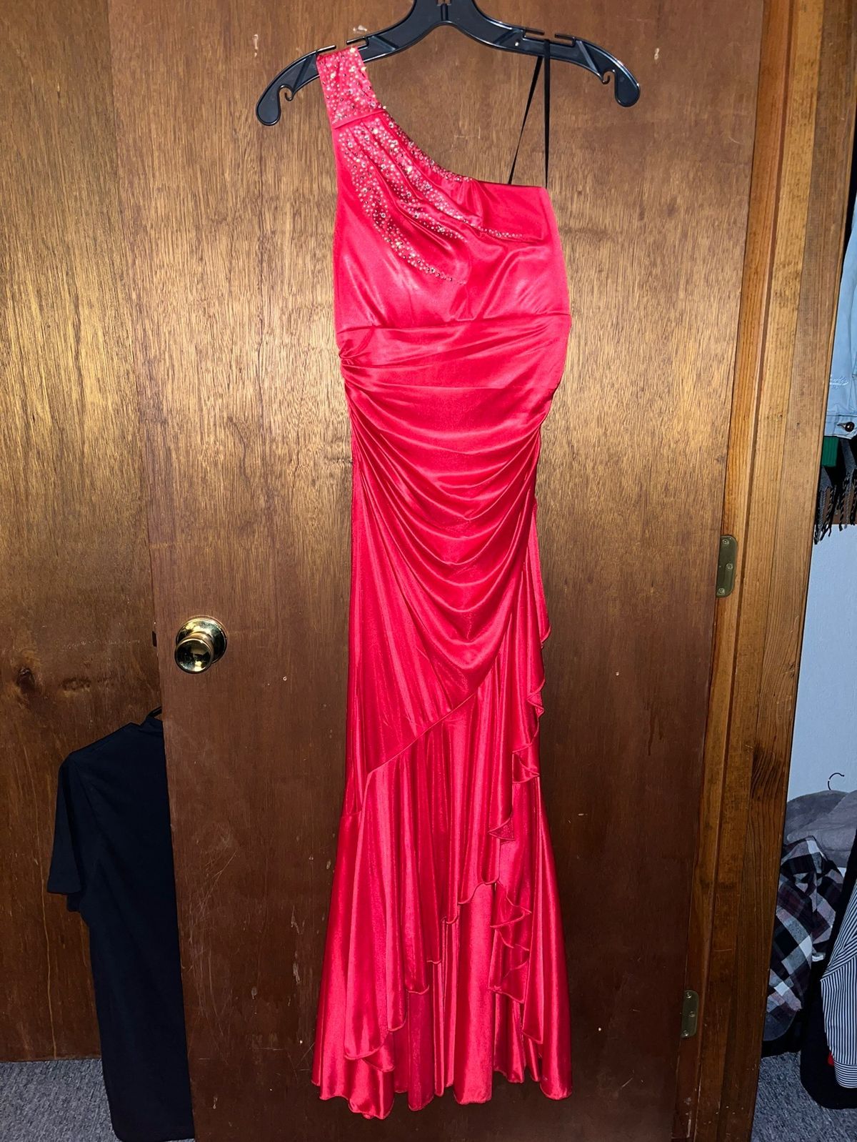 Queenly | Buy and sell prom, pageant, and formal dresses