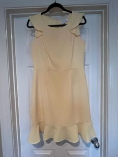 Nine West Size 8 Wedding Guest Yellow Cocktail Dress on Queenly