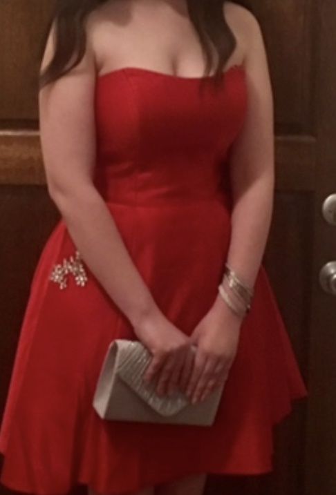 Size 8 Prom Red Cocktail Dress on Queenly